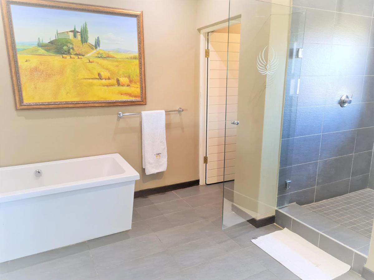 Superior Room,1765587635:JPEG