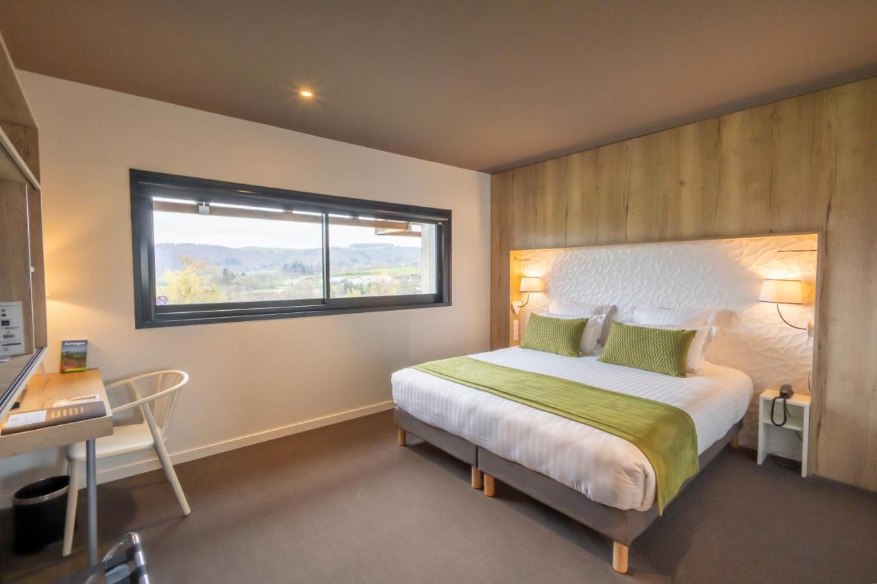 Chambre Lit King-Size Classique avec Douche Accessible en Fauteuil Roulant - Adaptée aux Personnes à Mobilité Réduite - Non-Fumeurs