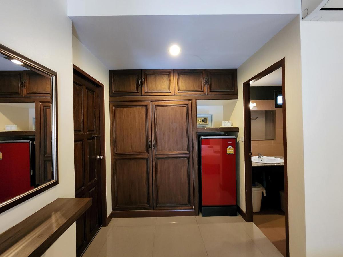 Two-Bedroom Bungalow no connecting door