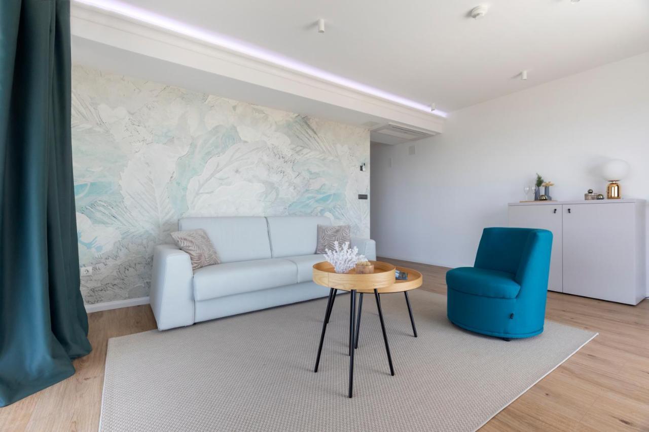 Deluxe Suite with Sea View and Balcony
