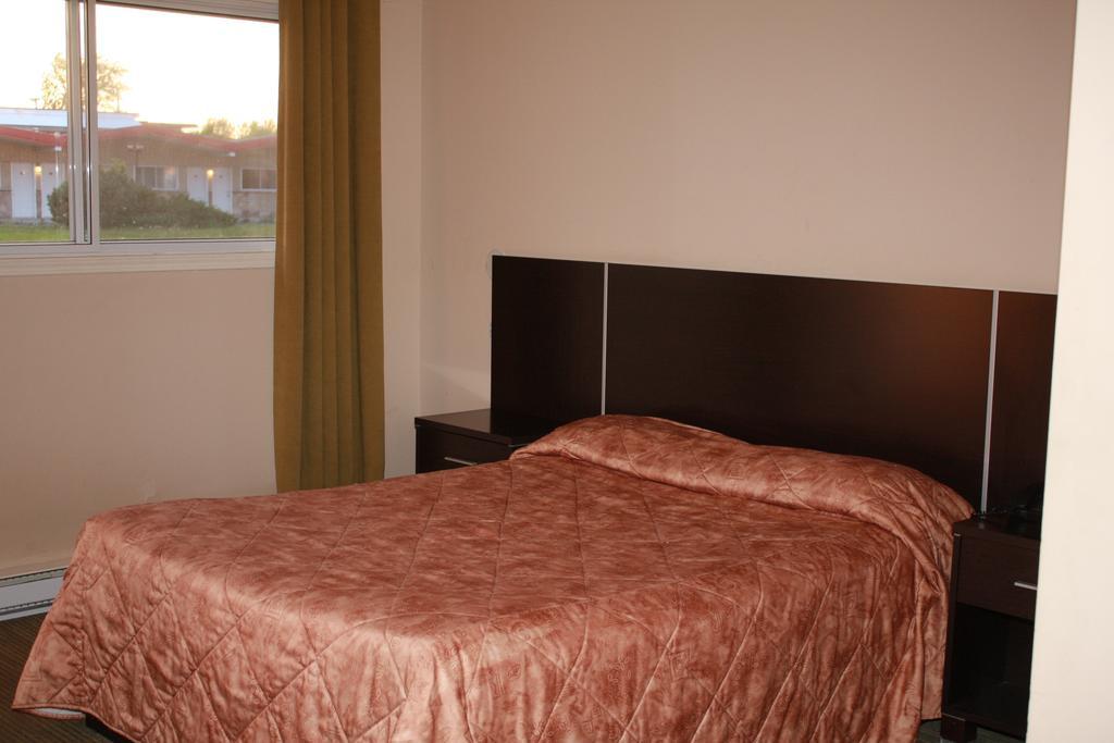 Standard Queen Room