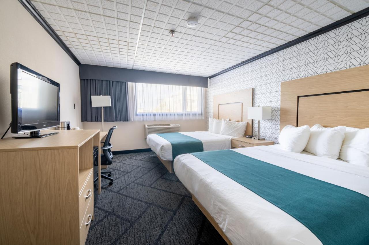 Queen Room with Two Queen Beds - Non-Smoking