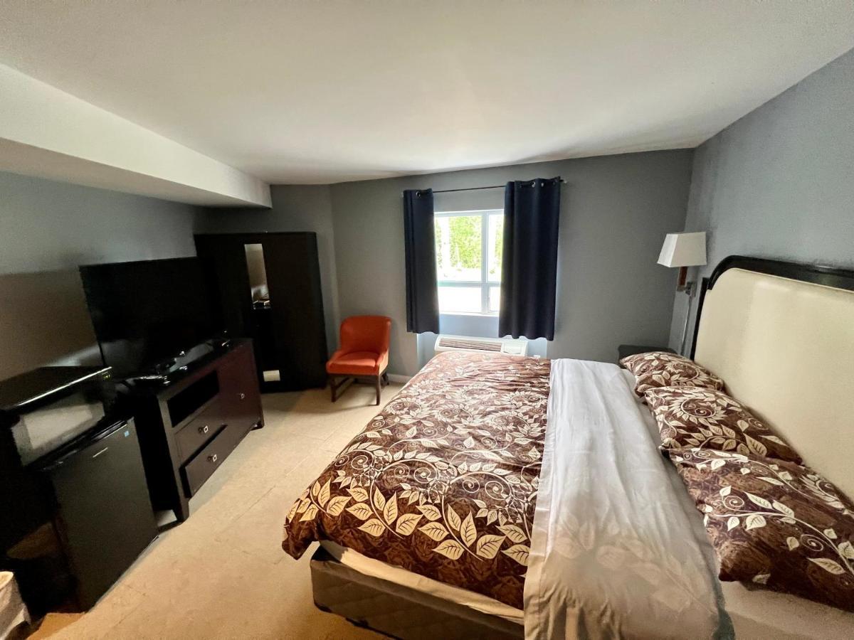 Deluxe King Suite