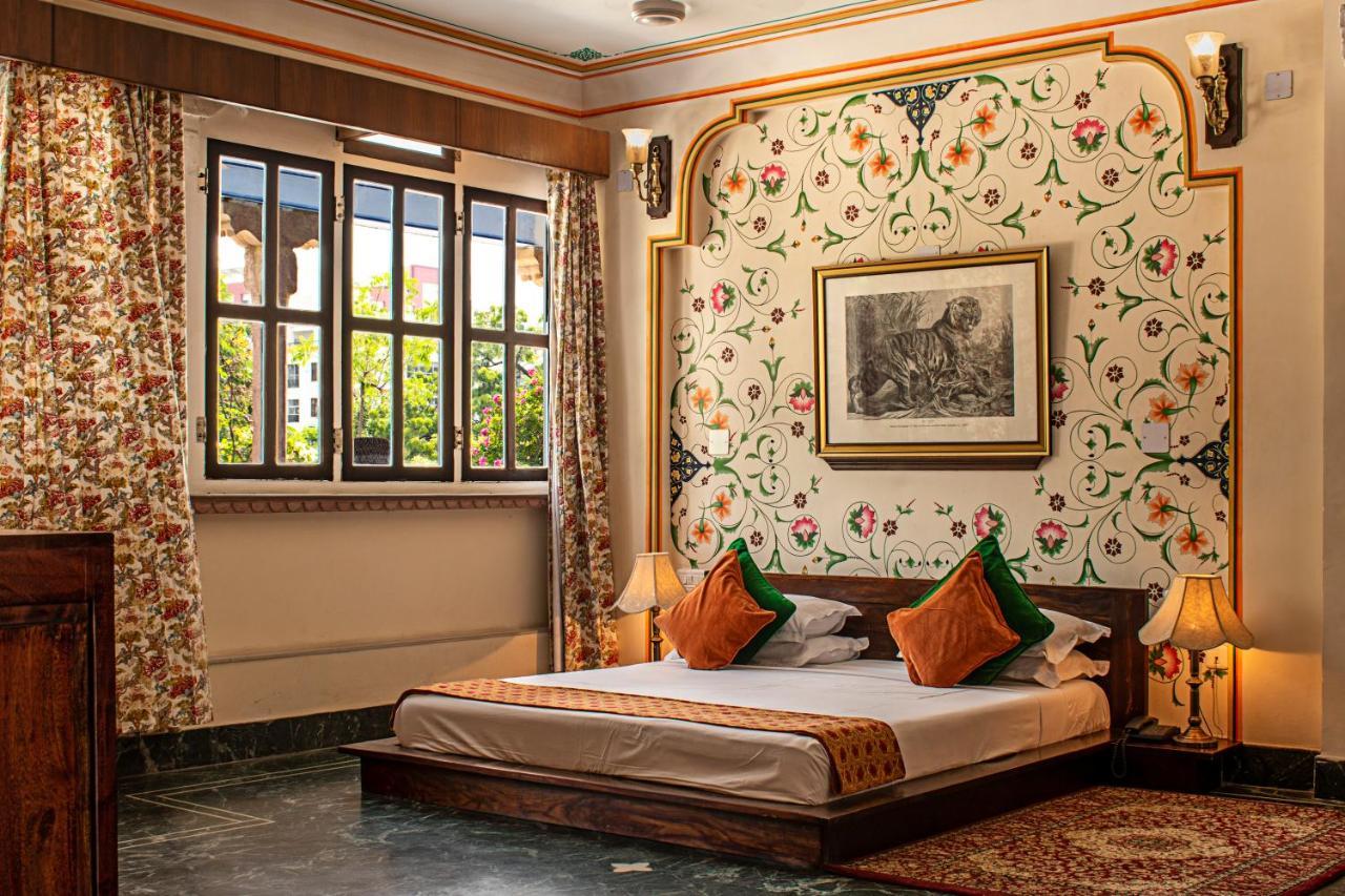 Courtyard Room: Enjoy Happy Hours with 1+1 offer