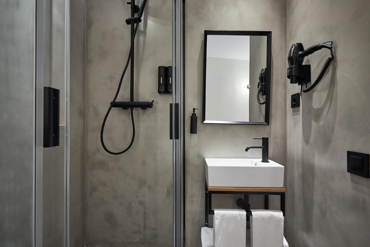 Chambre Lits Jumeaux avec Salle de Bains Commune