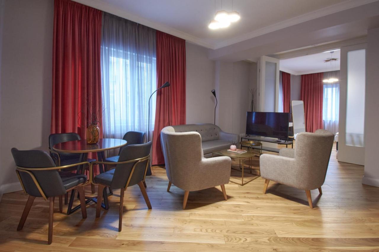 Executive Suite,1247767177:JPEG