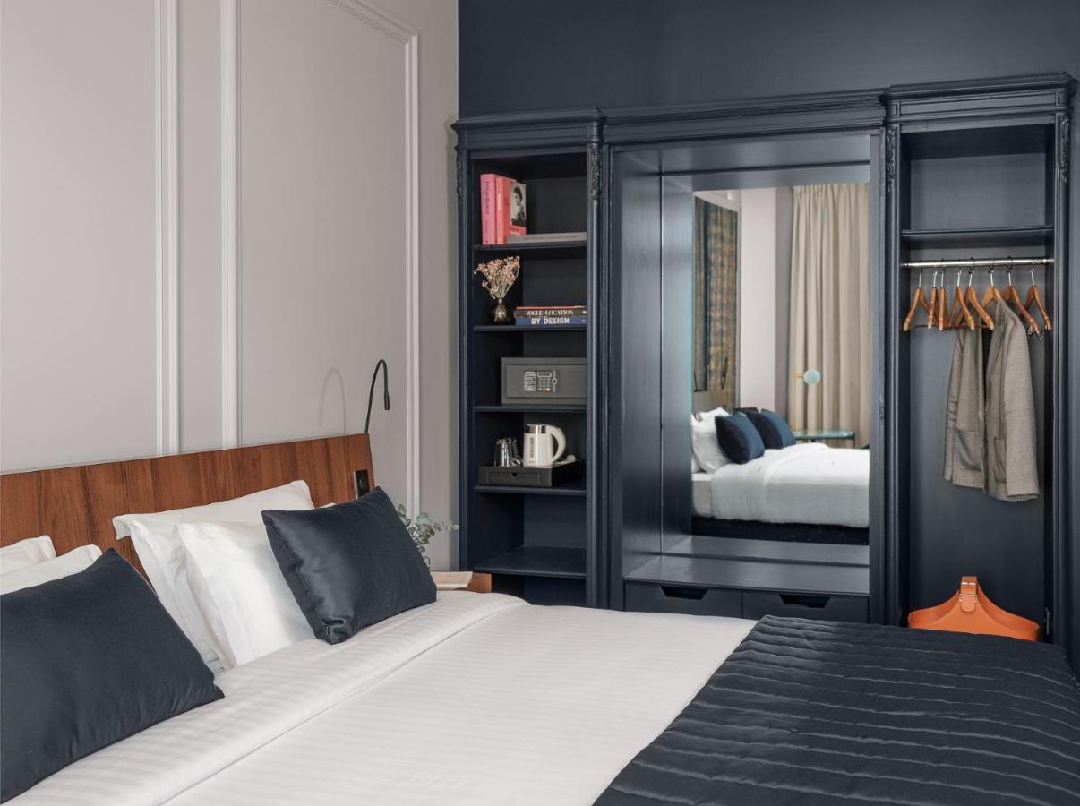Signature Room One King Bed