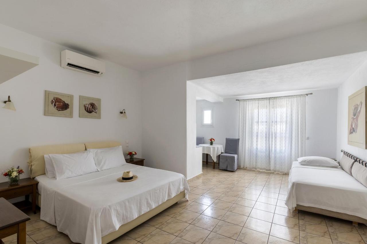 Habitación Triple con vistas al jardín