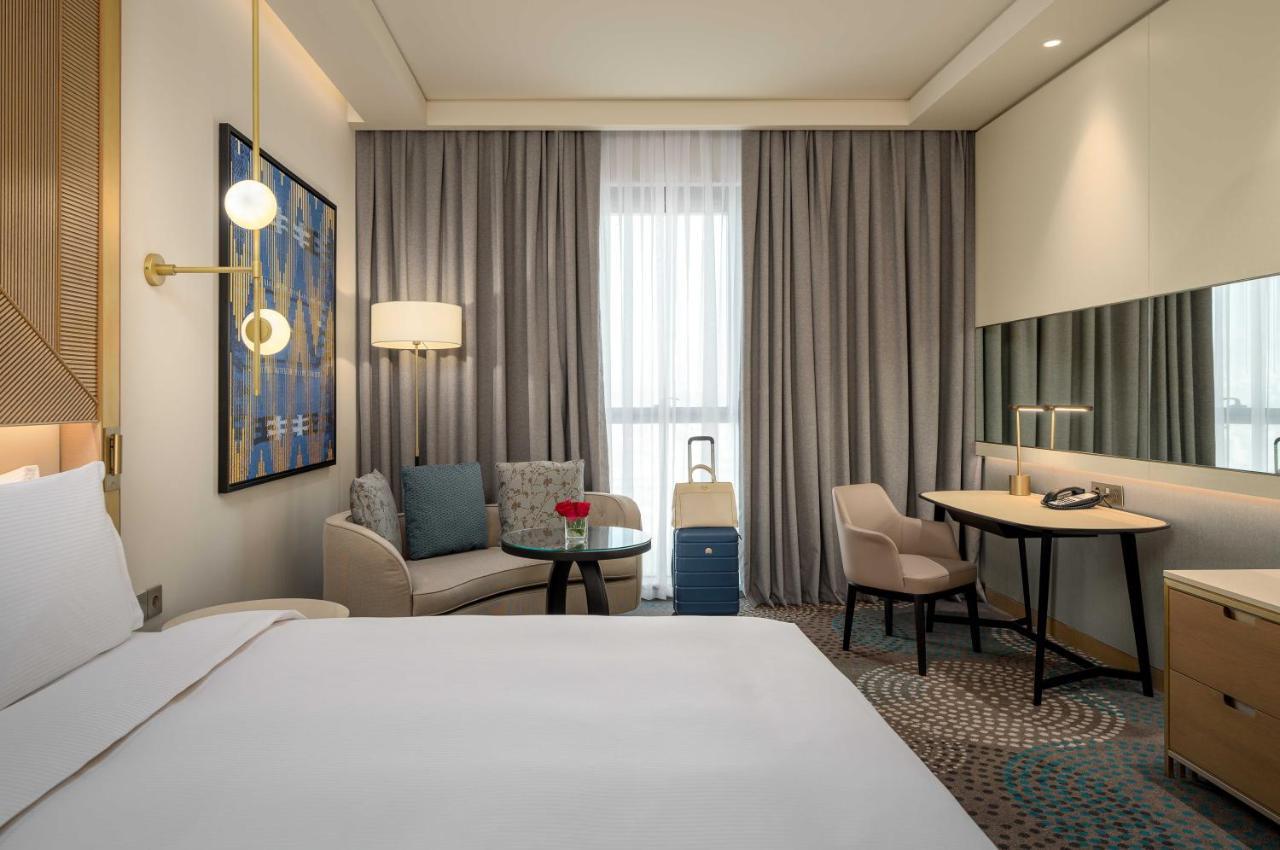 King Bed with Lounge Access "Access to exclusive services and benefits in the Lobby Lounge"