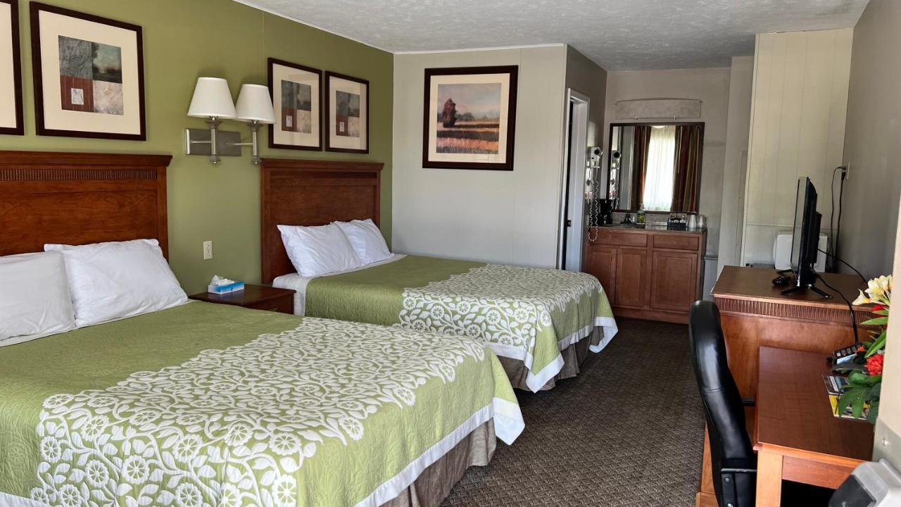 Deluxe Queen Room