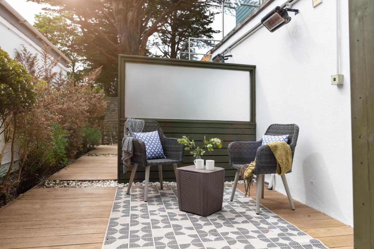 Cosy Double Room with Courtyard