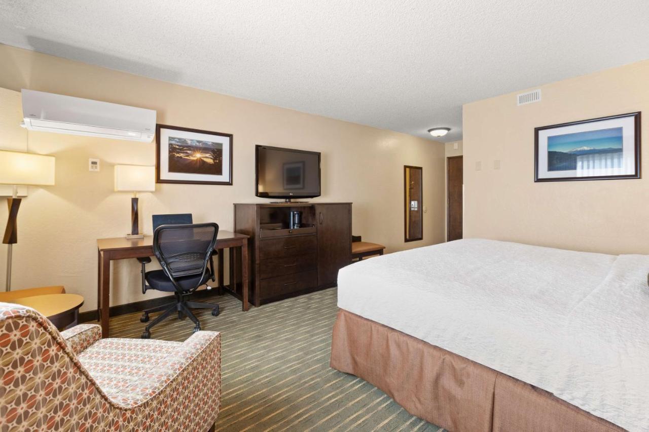 Queen Room with Courtyard View and Patio - Non-Smoking