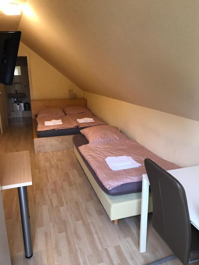 Familienzimmer mit Doppelbett