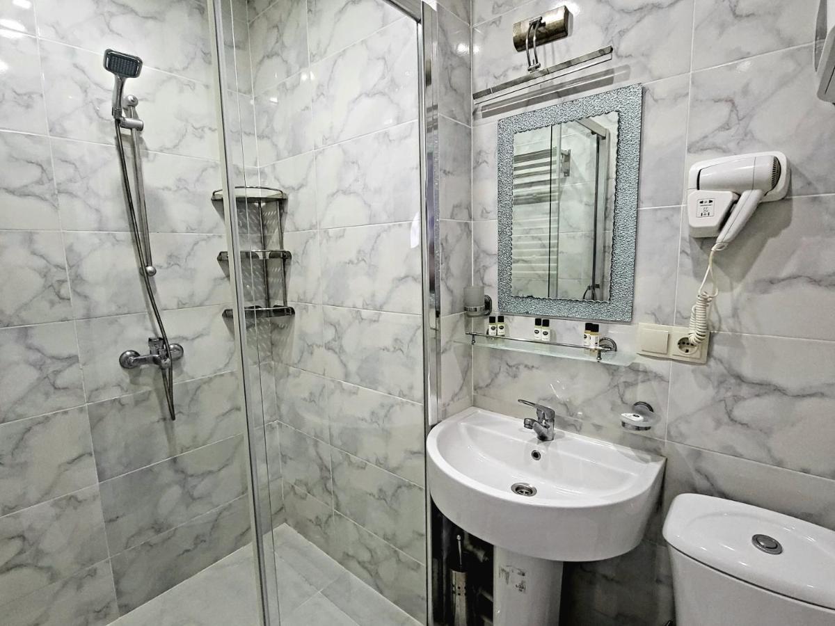 One-Bedroom Apartment Balcony,1251599575:JPEG