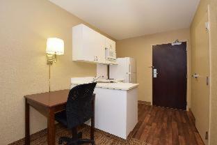 Queen studio with 1 Queen Bed - Disability Access/Non-Smoking