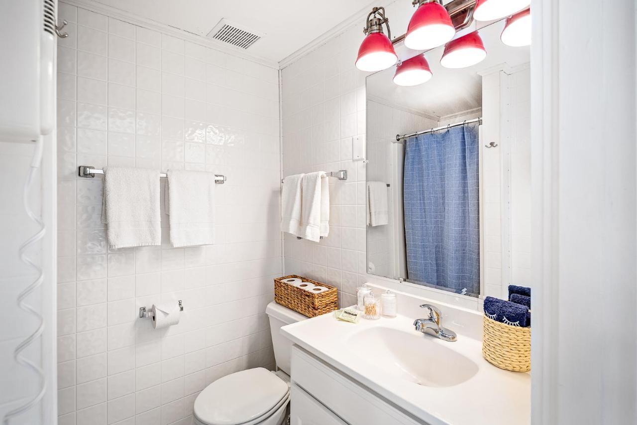 Queen Room with shower
