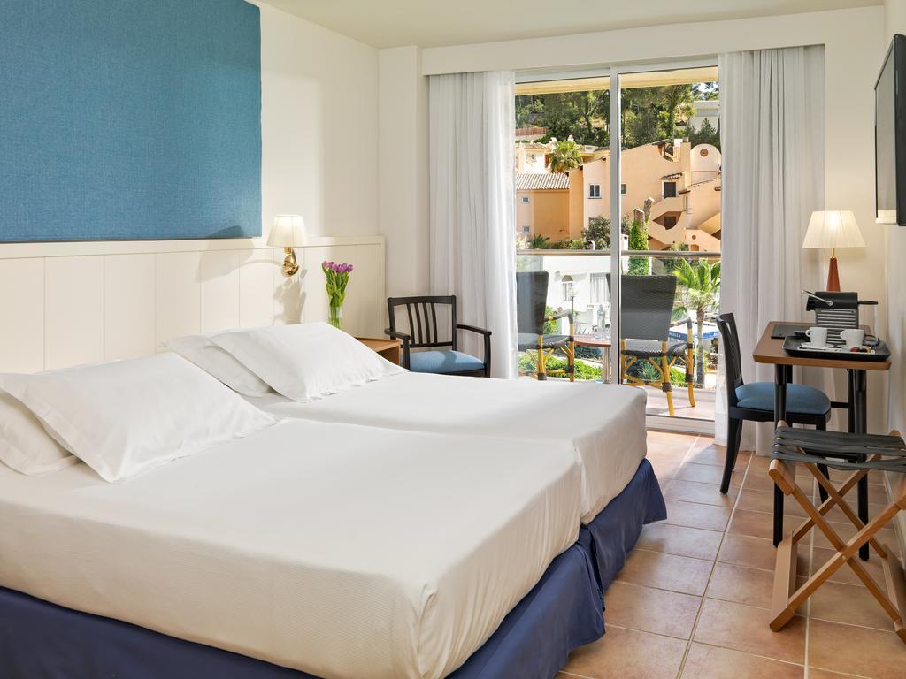 Double or Twin Room with Side Sea View