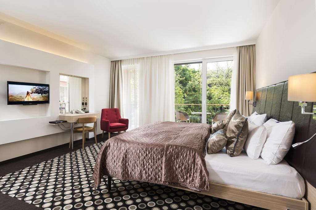 Deluxe Family Room with Balcony,1209597871:JPEG