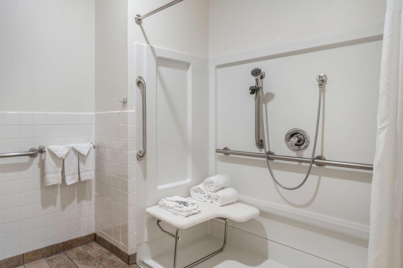 King Room with Roll-in Shower - Disability Access/Non-Smoking
