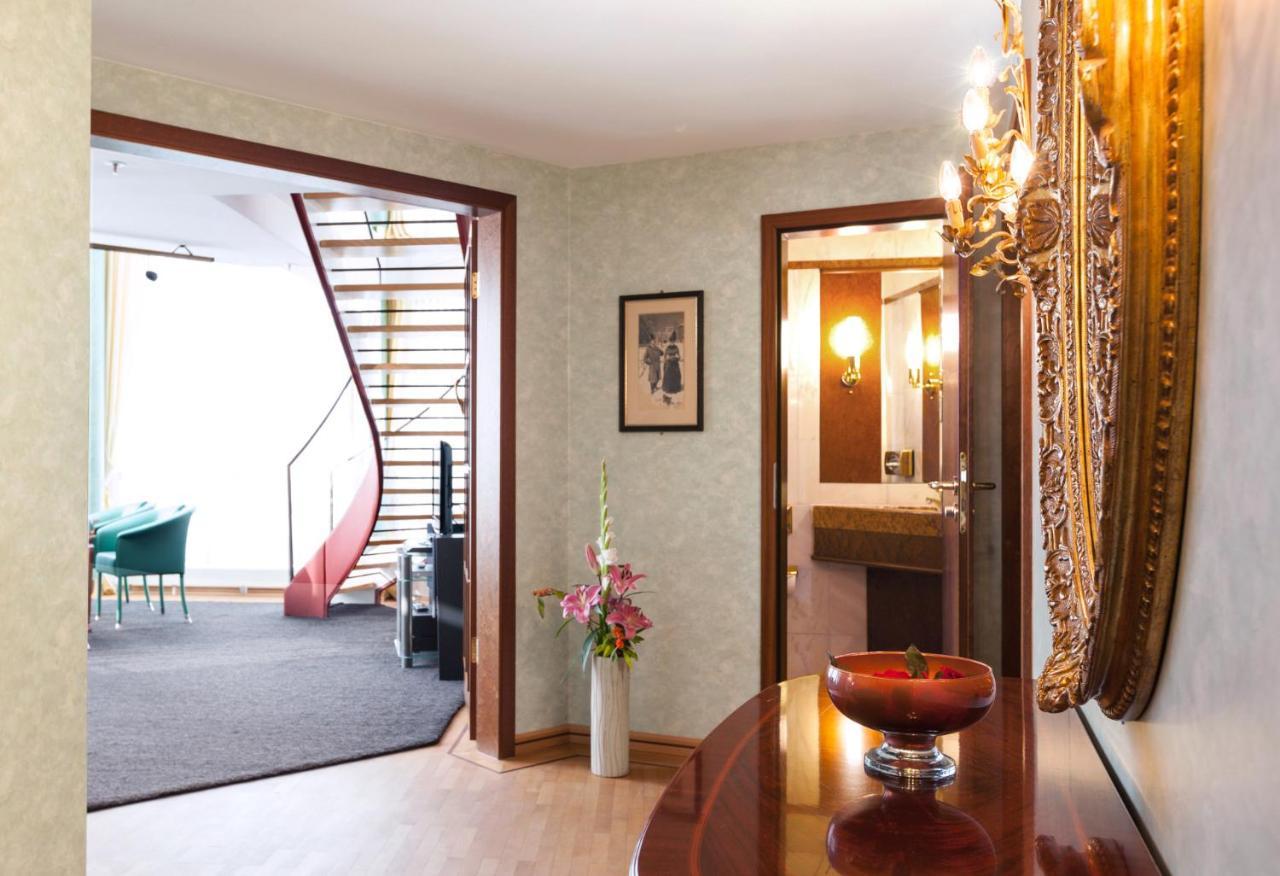 Suite with City View,1253413978:JPEG