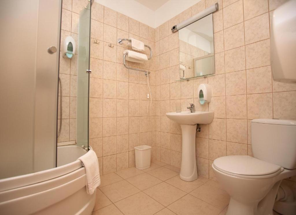 Superior Triple Room,1555024819:JPEG