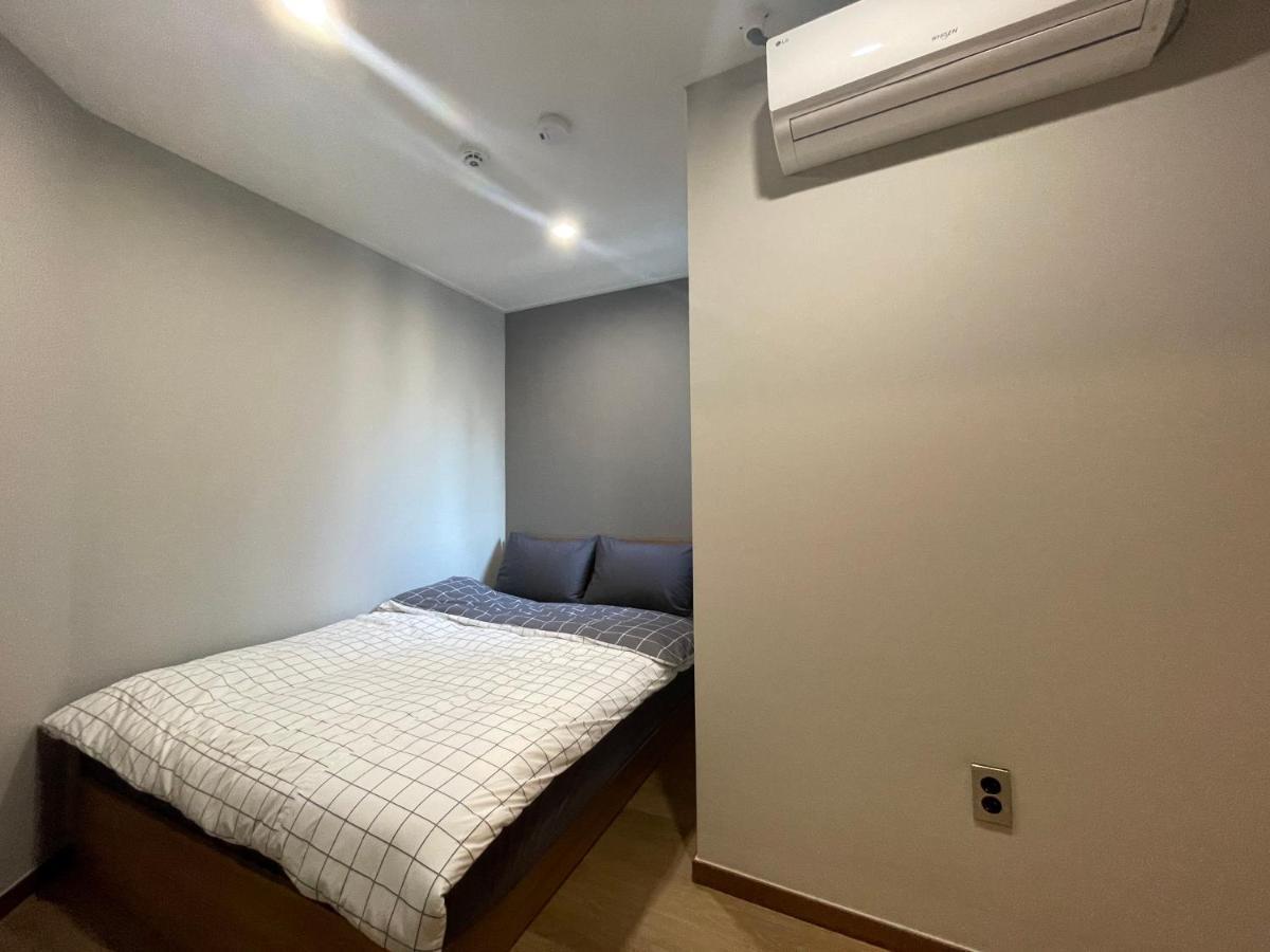 ห้องเตียงใหญ่พร้อมห้องน้ำส่วนตัว