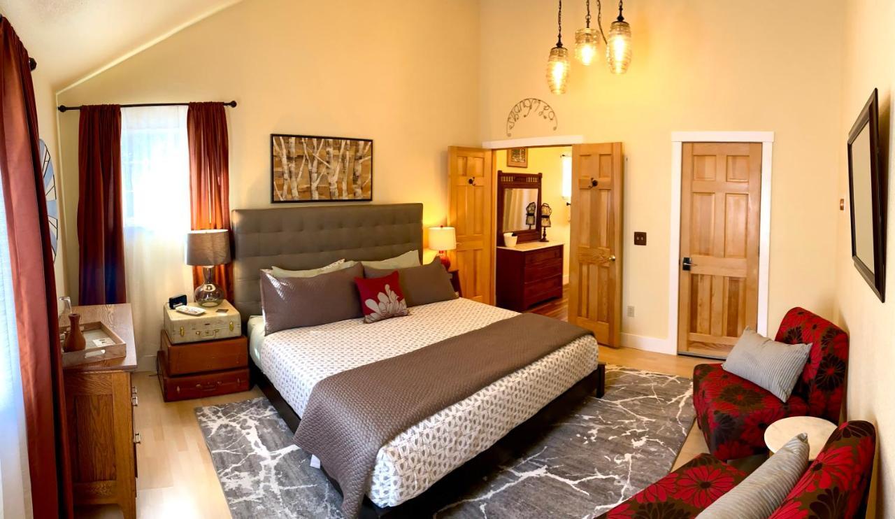Deluxe King Suite