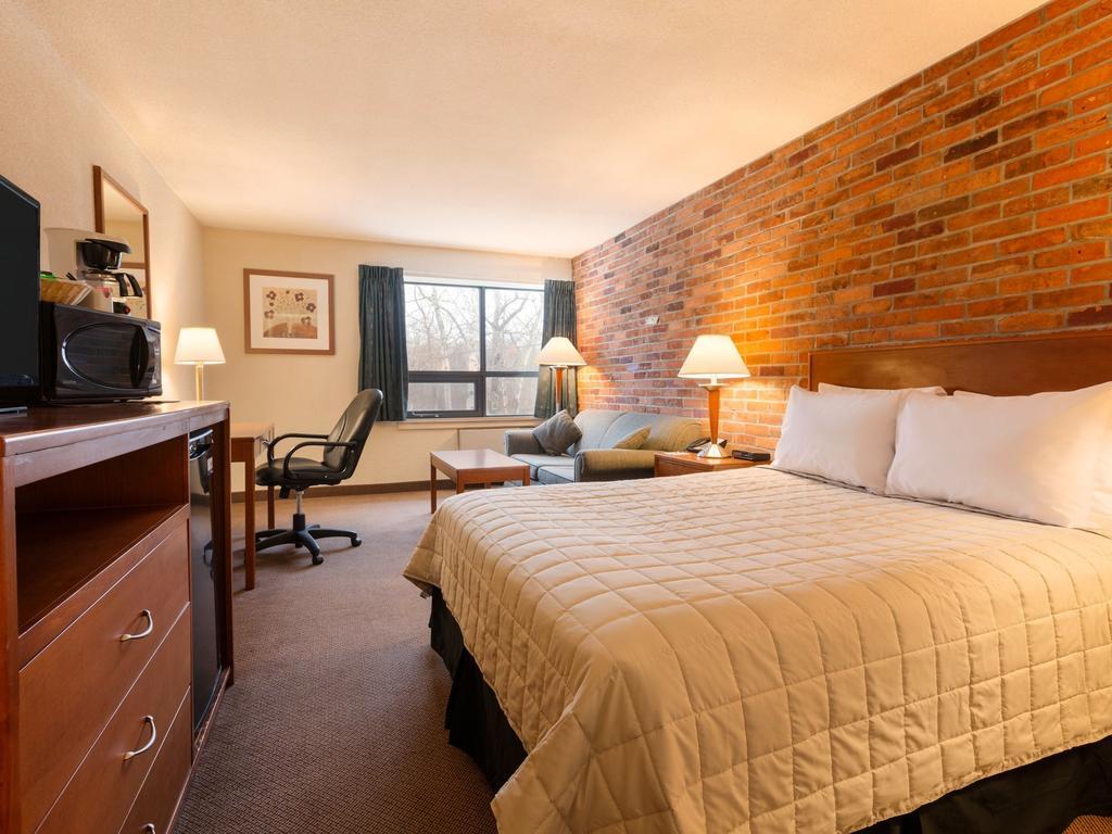 Queen Room - Non-Smoking