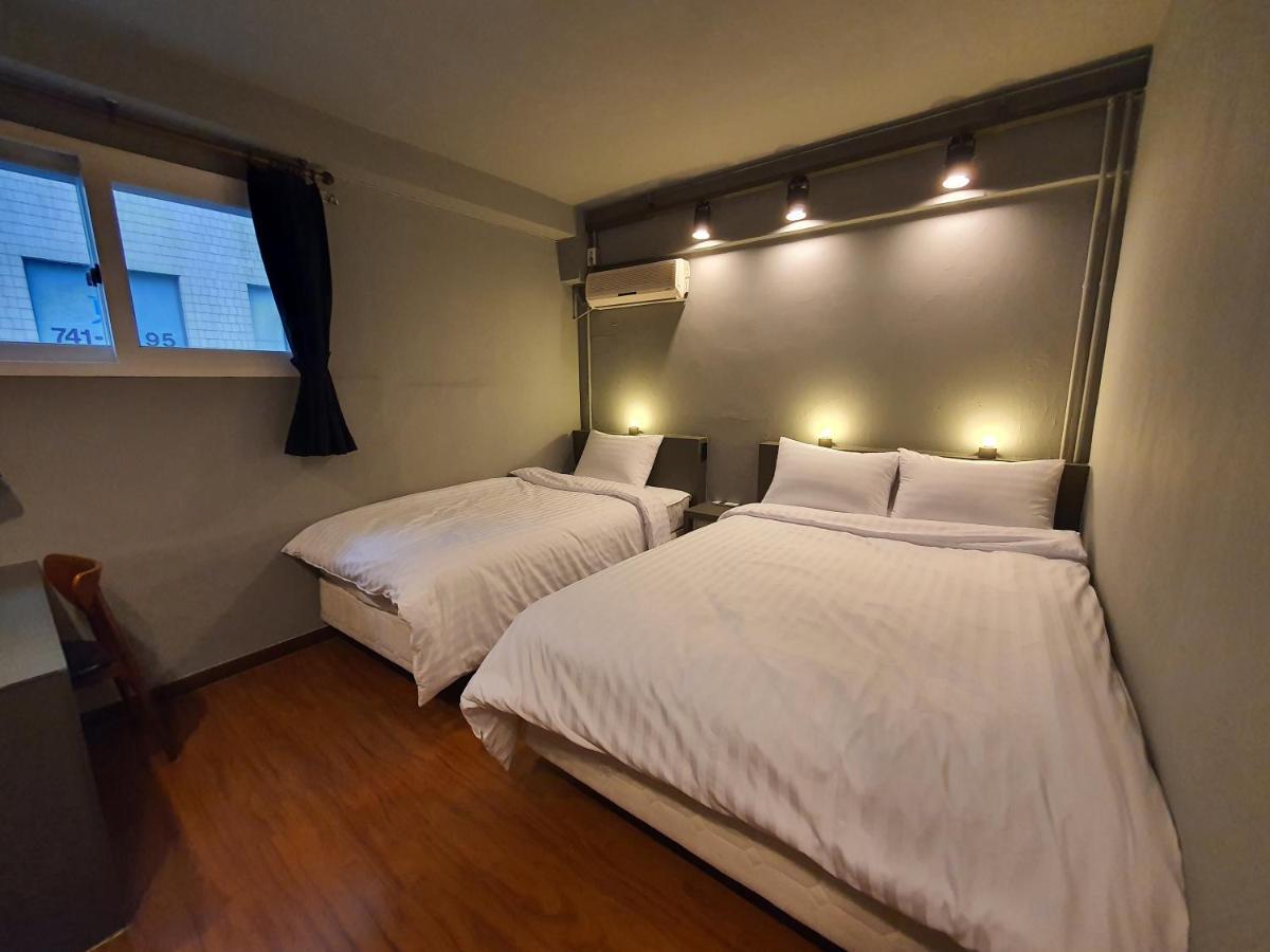 Deluxe Twin Room With a Private Bathroom