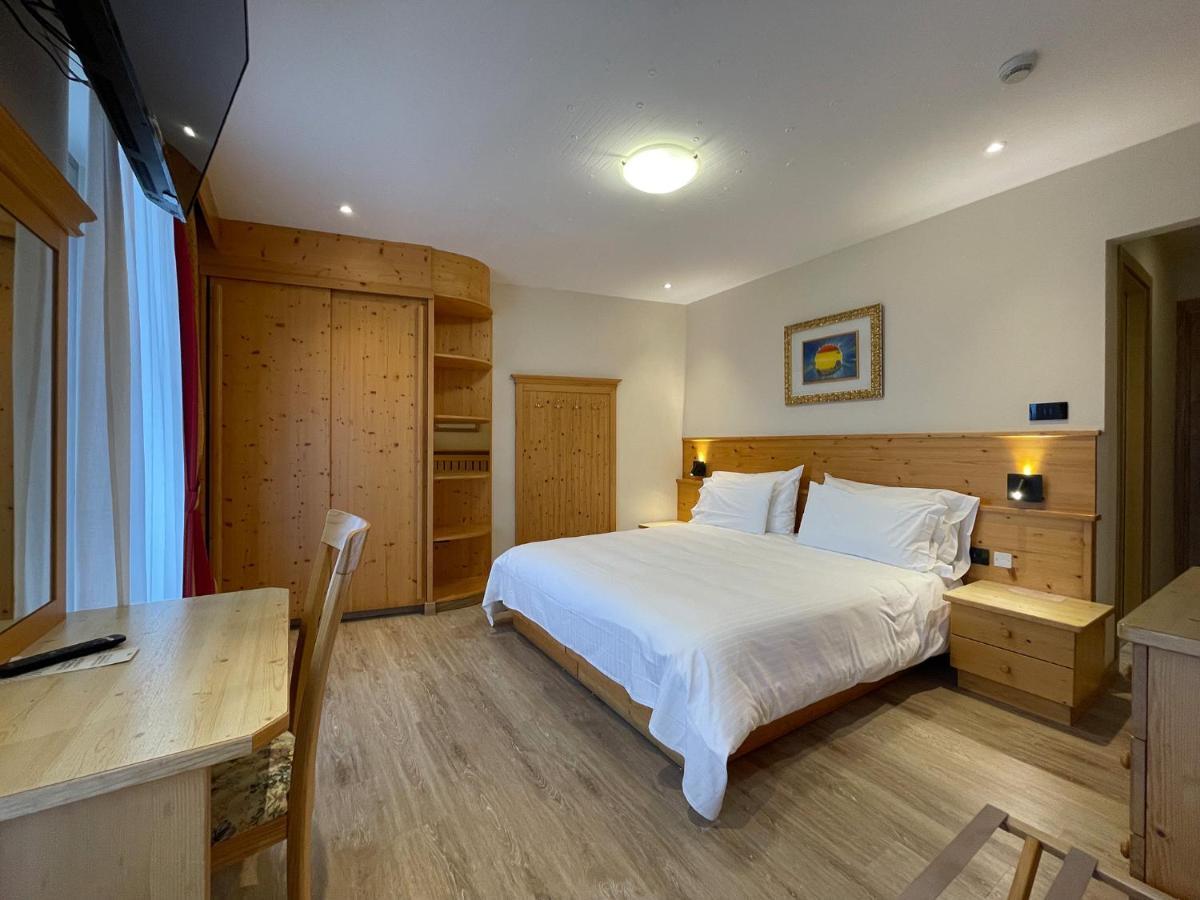 Standard Queen Room
