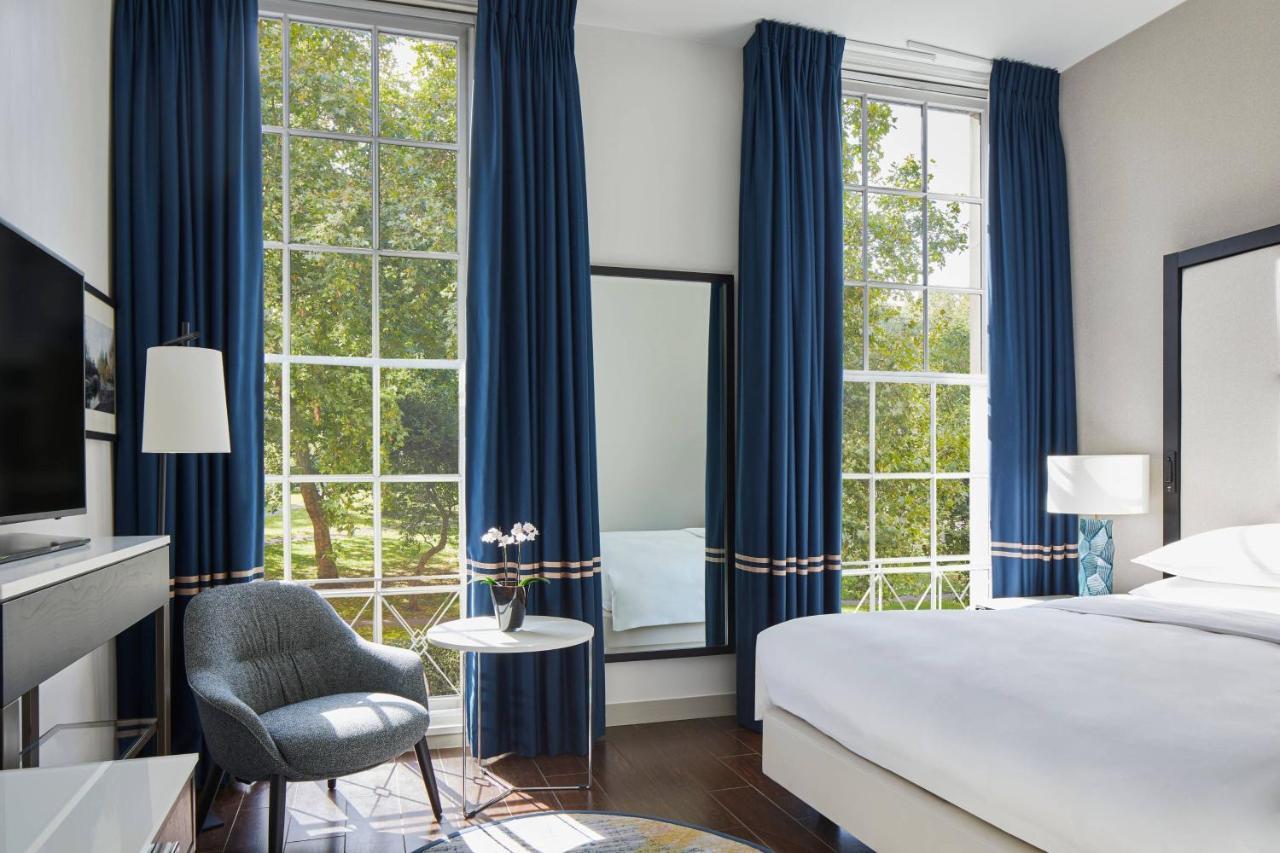 Superior Guest Room One King Bed Grosvenor Square View