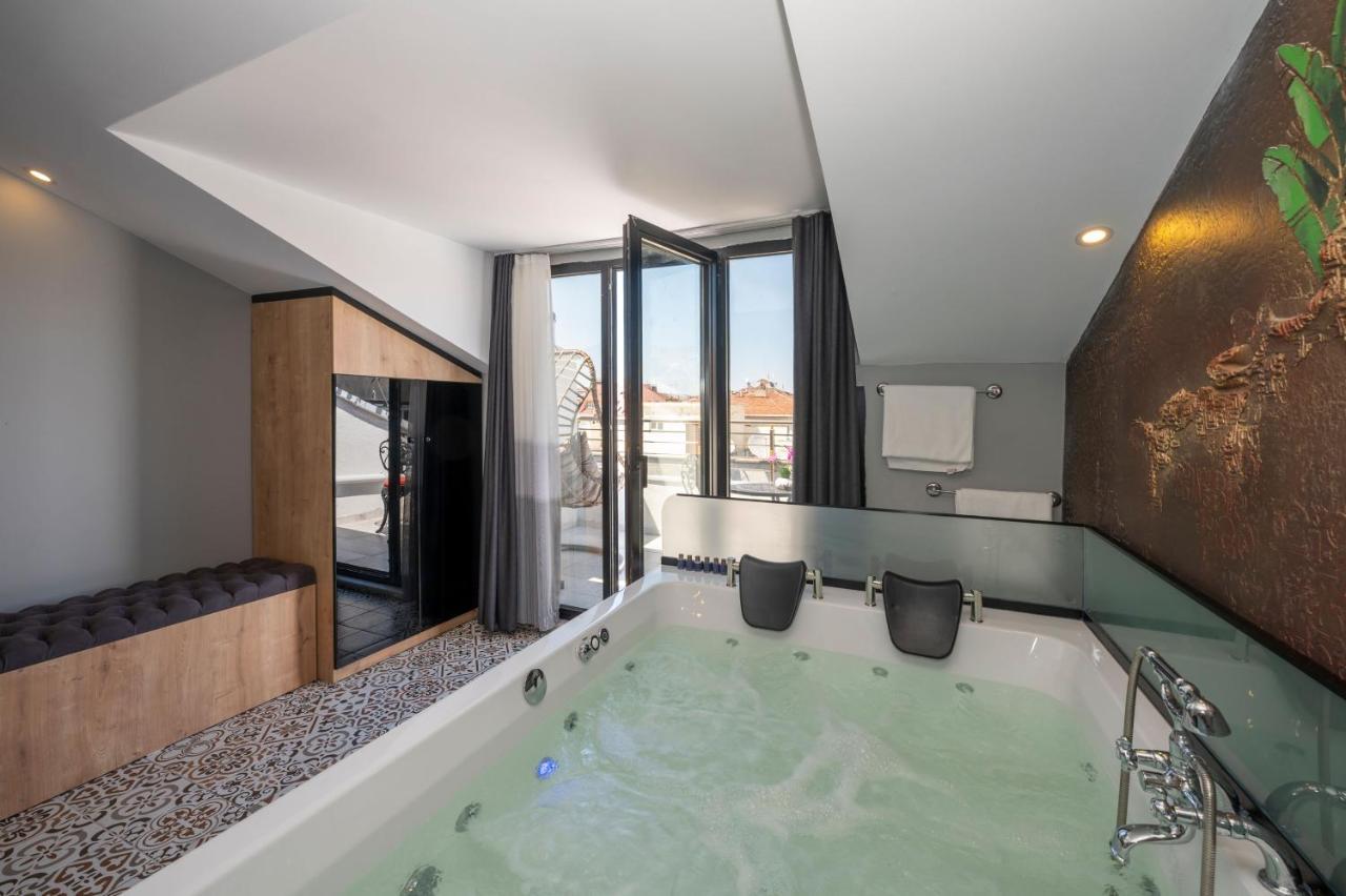 Queen Room Spa Bath