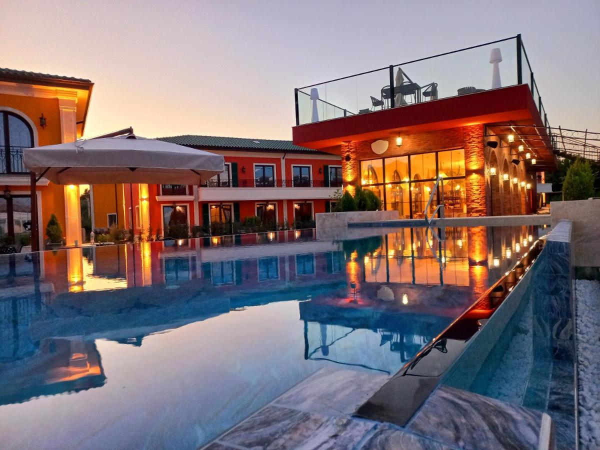 Villa Premiere VIP with pool (4 adults + 1 children)