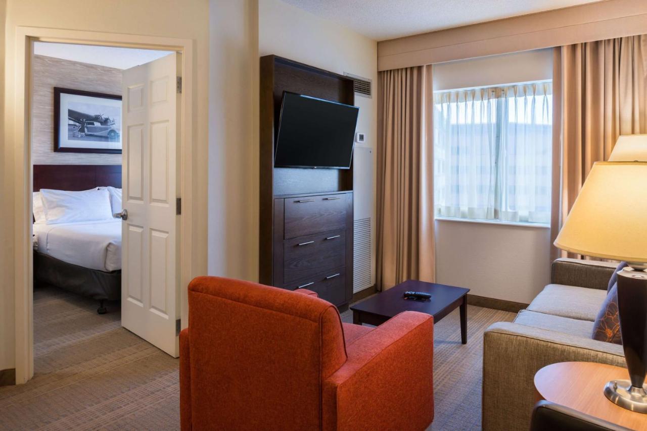 One-Bedroom Queen Suite