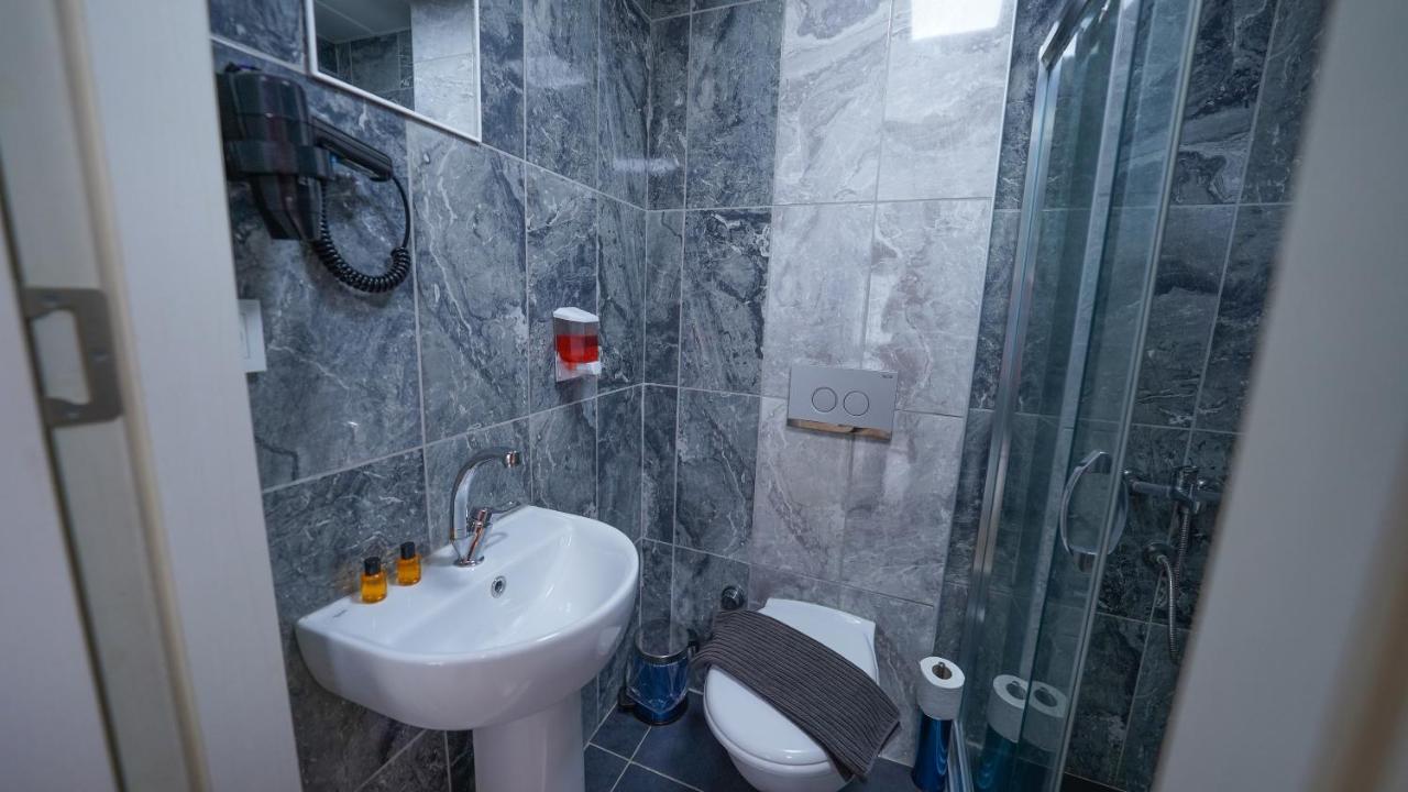 Standard Triple Room,1766057131:JPEG