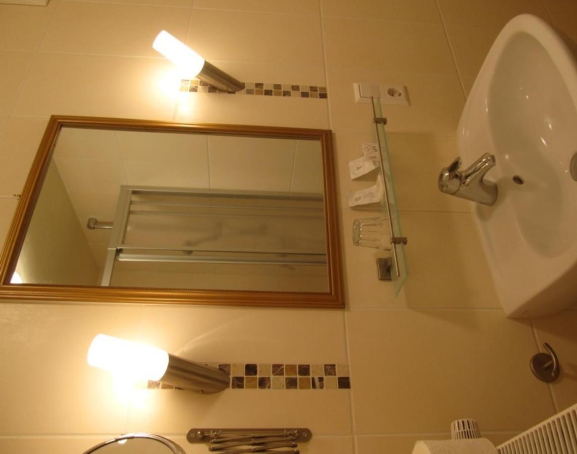 Single Room,1630875626:JPEG