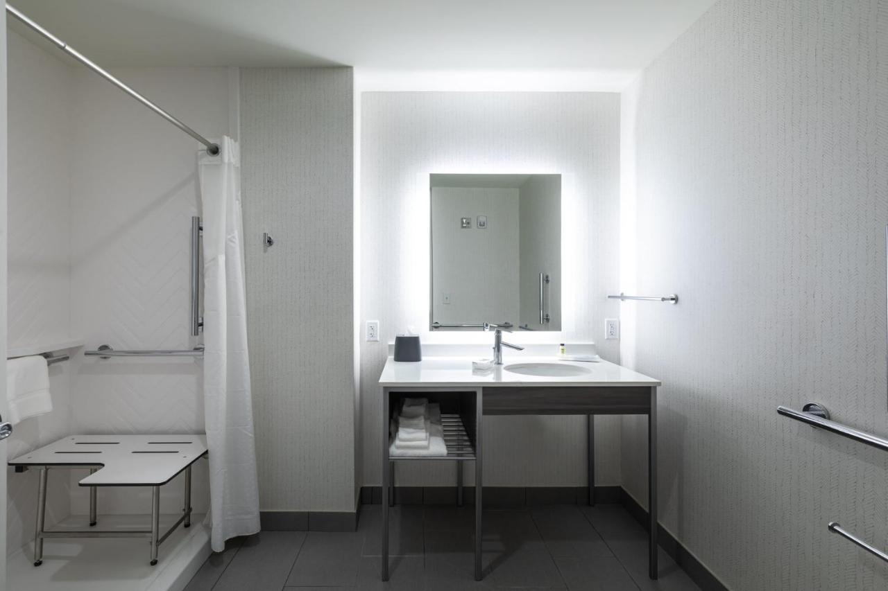 King Room with Mobility Accessible Shower - Non-Smoking