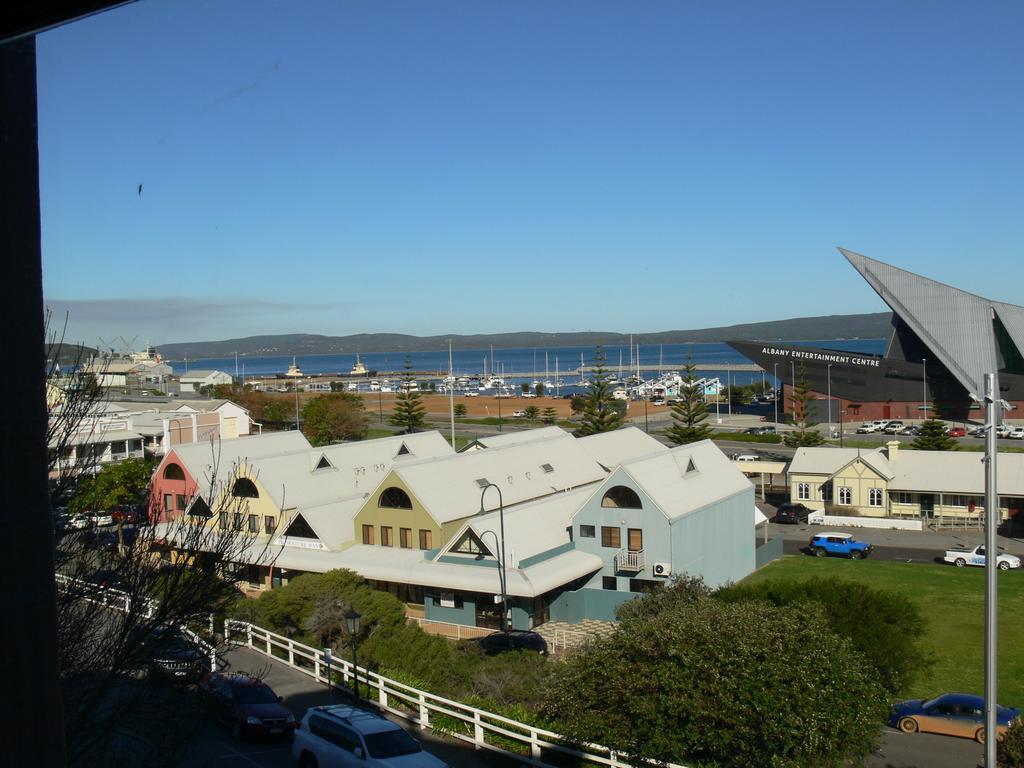 Double Room with Harbor View and Shared Bathroom