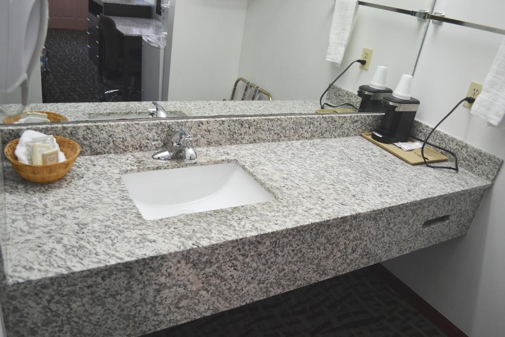 King Suite - Non-Smoking