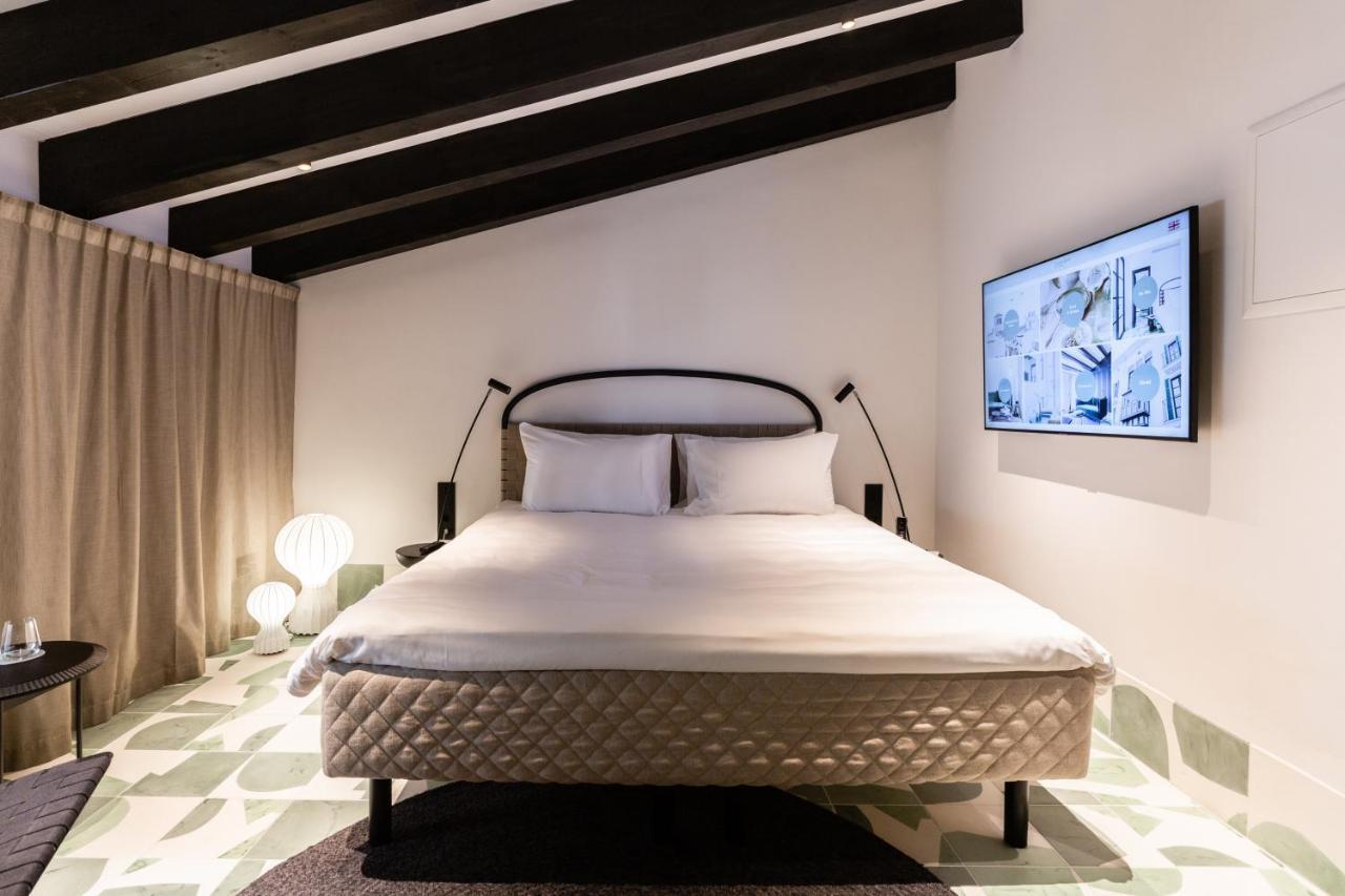 Superior Attic Room
