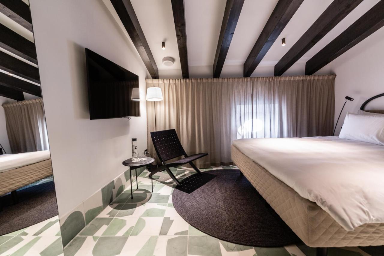 Superior Attic Room