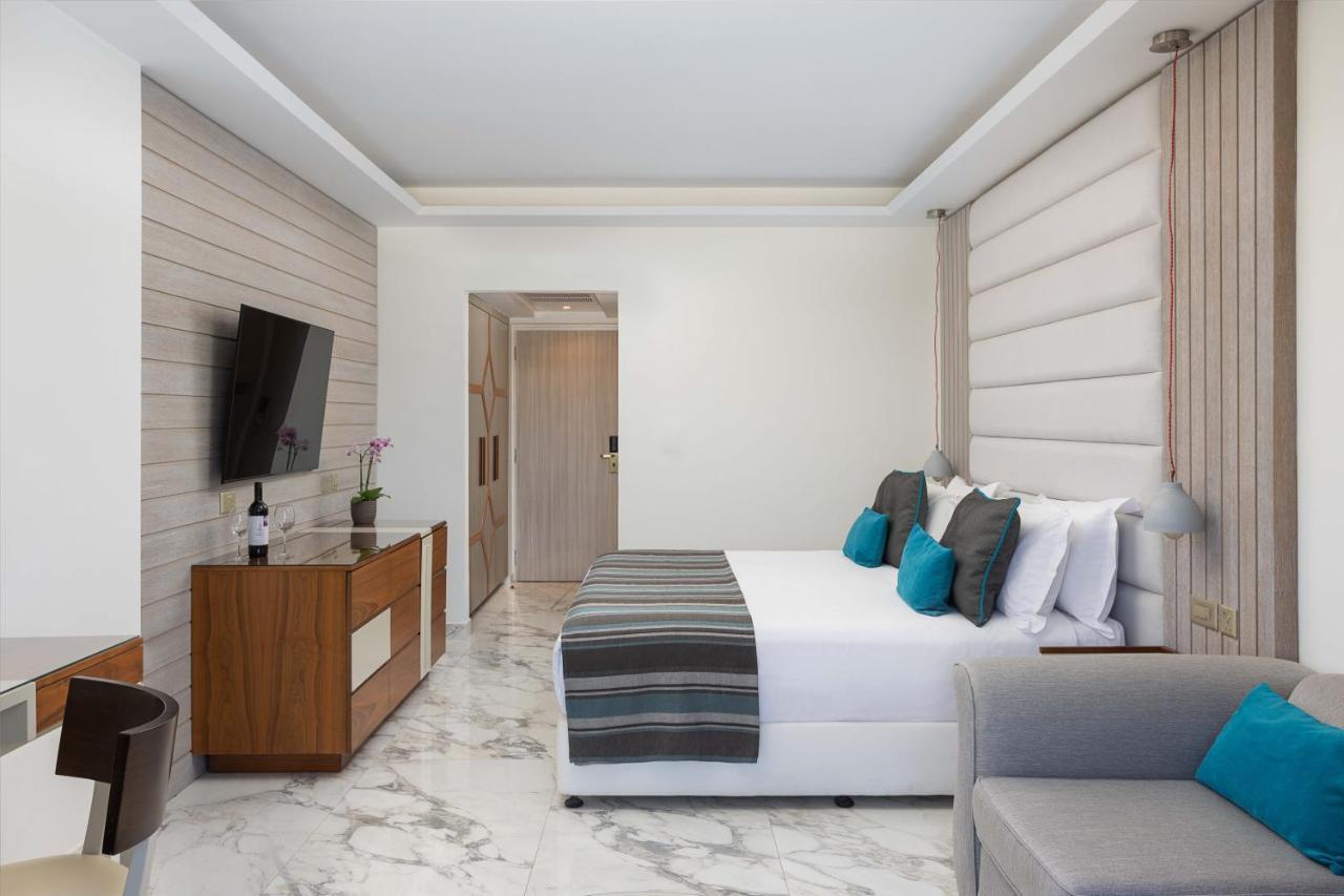 Artemis Suite Sea View with Outdoor Whirlpool