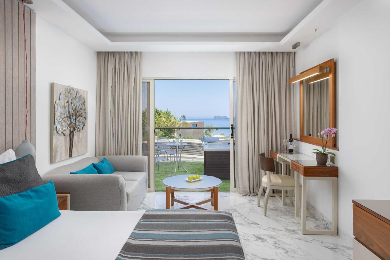 Artemis Suite Sea View Outdoor Whirlpool