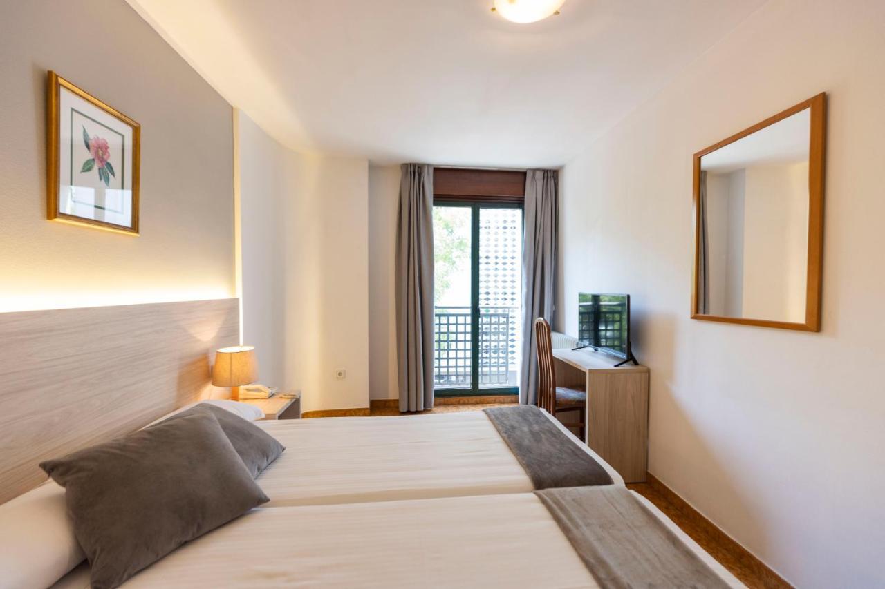 Twin Room,1259514016:JPEG