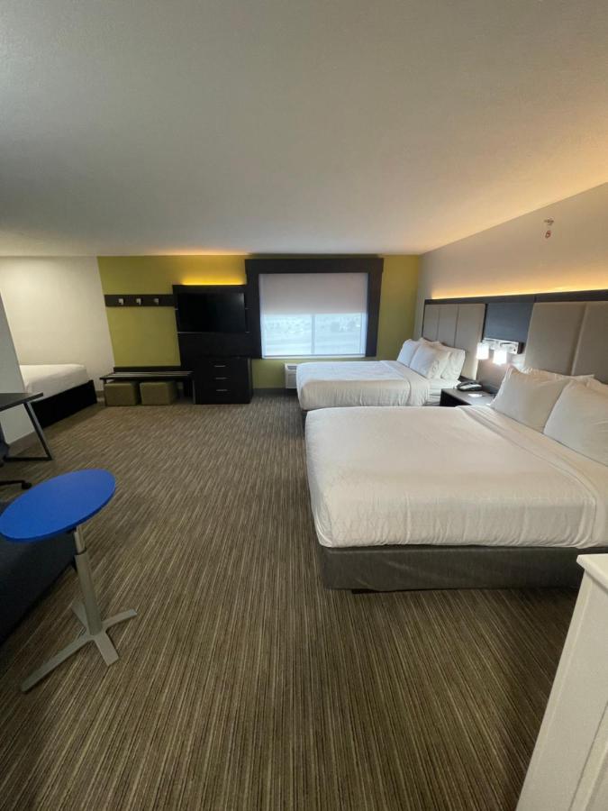 Queen Room with Three Queen Beds