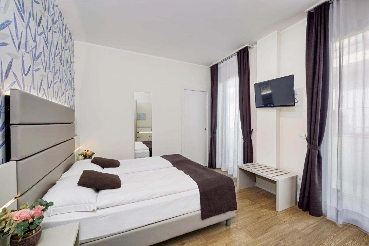 Double Room with Partial Sea View