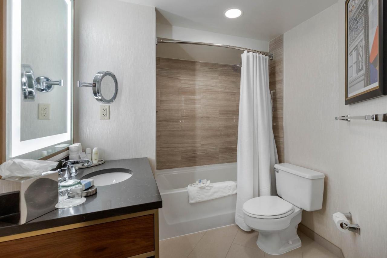 Premier Luxury Room 1 Queen Bed