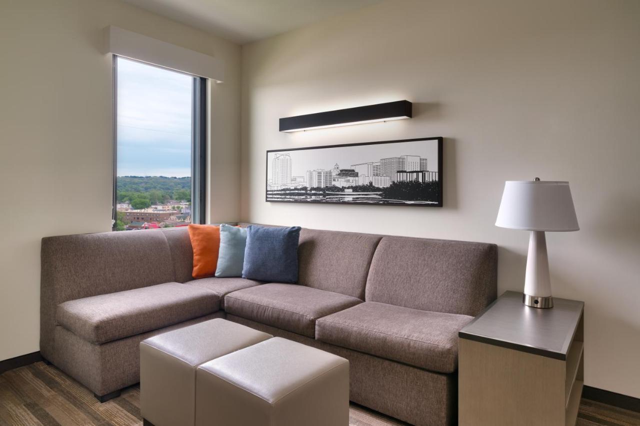 King Studio Suite Kitchen Sofa Bed