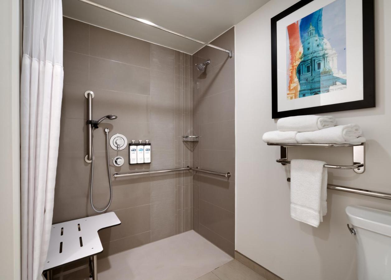 Den Queen Room Two Queen Beds Roll Shower Disability Access