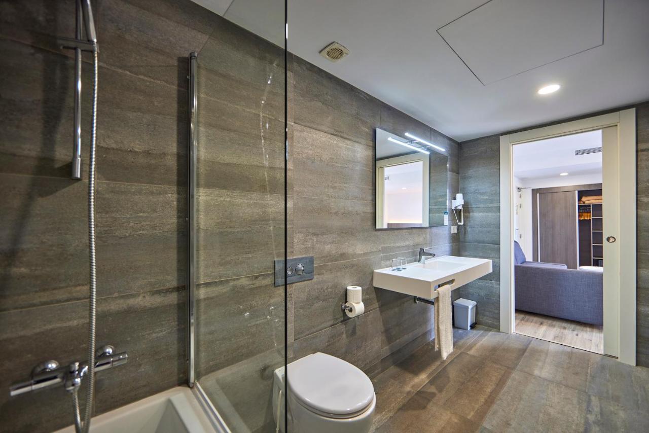 Suite with Balcony,1260947254:JPEG